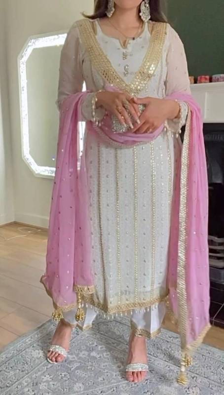Long Pakistani Suit In Fancy Style