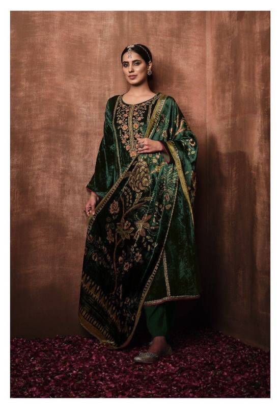 Velvet embroiderd suit