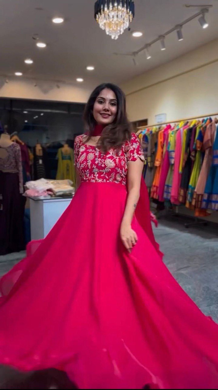 Luxurious Heavy Natural CrepTop, Pant, and Dupatta set.